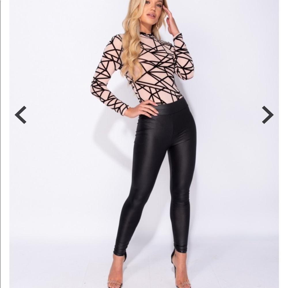 🔥WET LOOK HIGH WAISTED LEGGINGS🔥